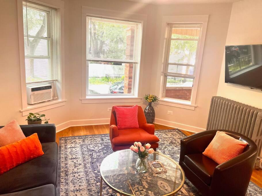 Modern Vintage 2Br Walkable To Dining & Lakefront Appartement Chicago Buitenkant foto